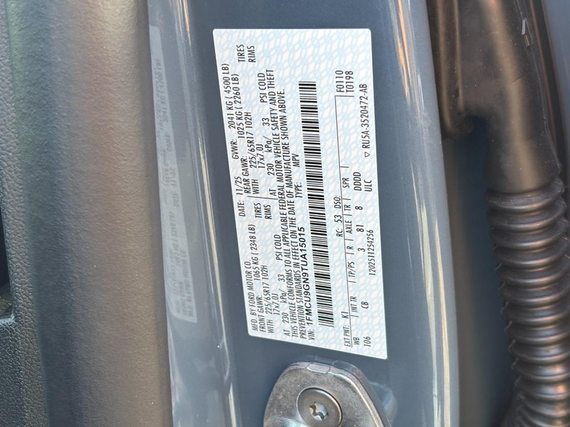 Ford Escape Vehicle Full-screen Gallery Image 27