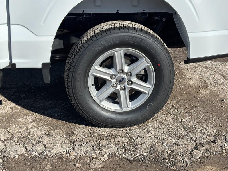 Ford F-150 Vehicle Full-screen Gallery Image 11