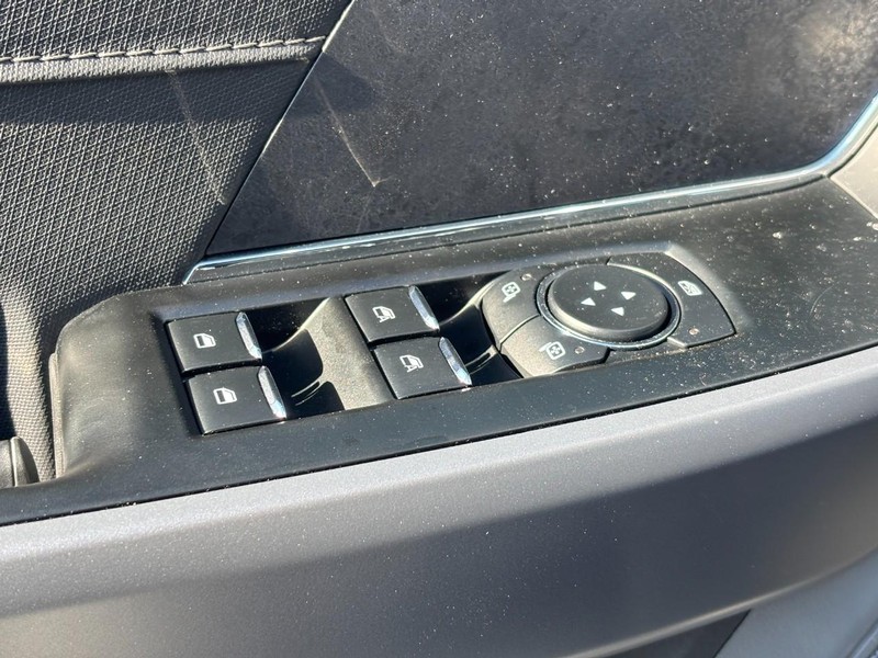 Ford F-150 Vehicle Full-screen Gallery Image 17