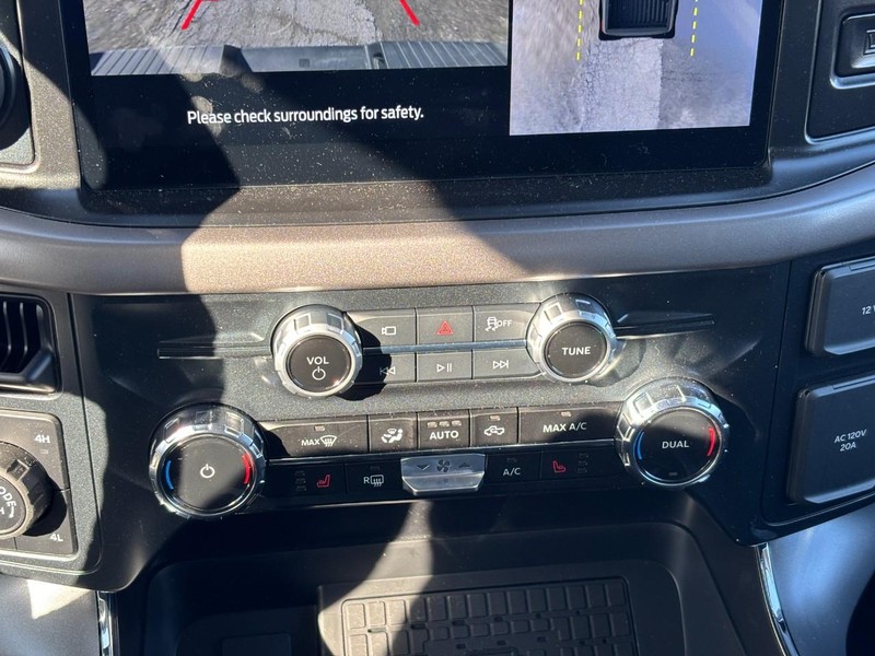 Ford F-150 Vehicle Full-screen Gallery Image 25