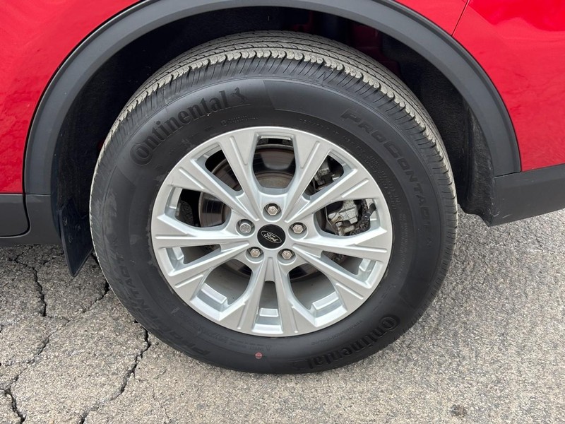 Ford Escape Vehicle Full-screen Gallery Image 11