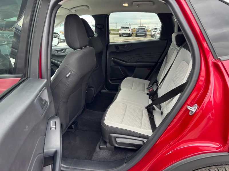 Ford Escape Vehicle Full-screen Gallery Image 12