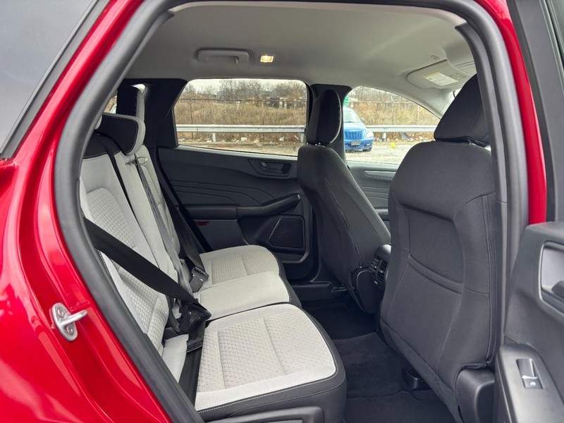 Ford Escape Vehicle Full-screen Gallery Image 13