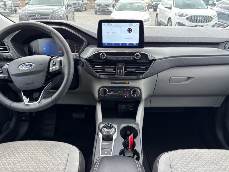 Ford Escape Vehicle Full-screen Gallery Image 15