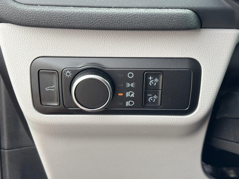 Ford Escape Vehicle Full-screen Gallery Image 18