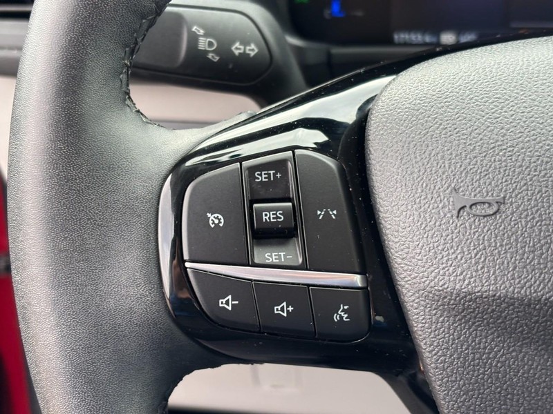 Ford Escape Vehicle Full-screen Gallery Image 19