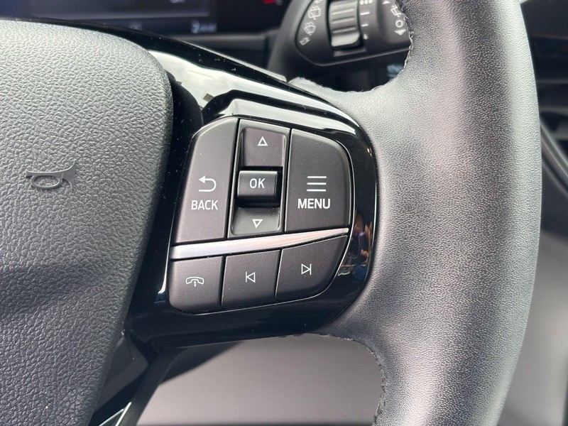 Ford Escape Vehicle Full-screen Gallery Image 21