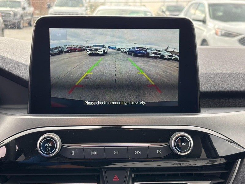 Ford Escape Vehicle Full-screen Gallery Image 24