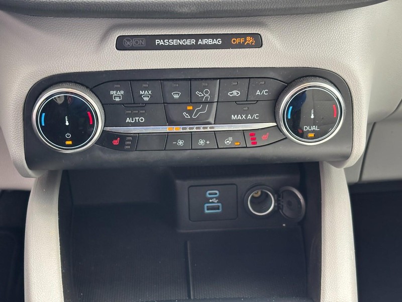 Ford Escape Vehicle Full-screen Gallery Image 25