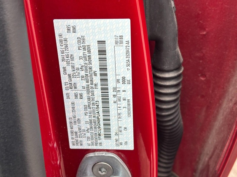 Ford Escape Vehicle Full-screen Gallery Image 27