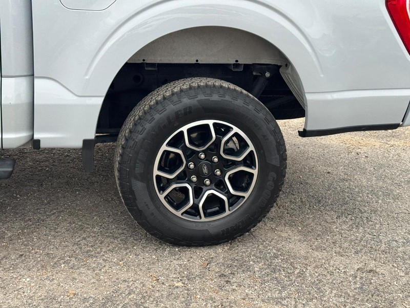 Ford F-150 Vehicle Full-screen Gallery Image 11