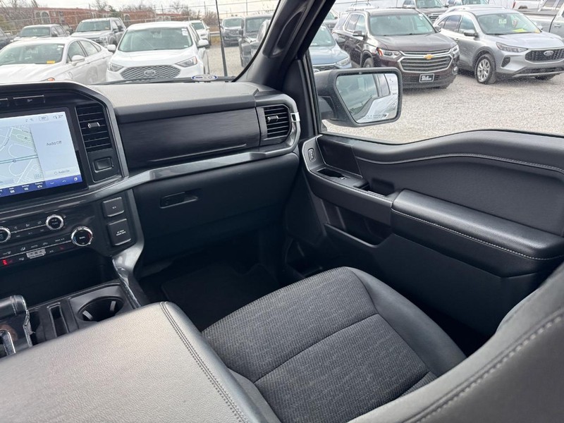 Ford F-150 Vehicle Full-screen Gallery Image 15