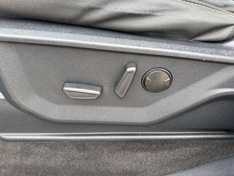 Ford F-150 Vehicle Full-screen Gallery Image 16