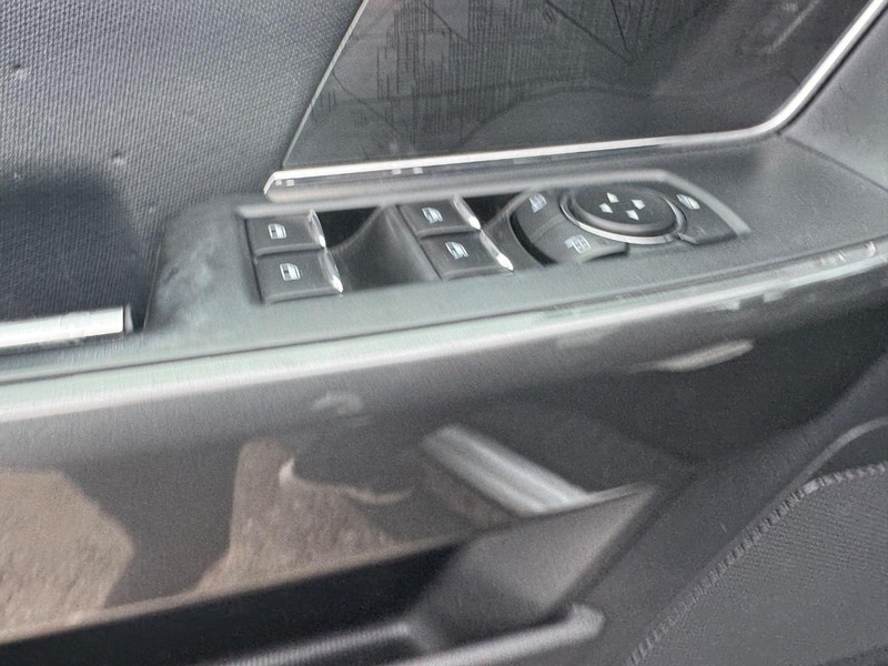 Ford F-150 Vehicle Full-screen Gallery Image 17