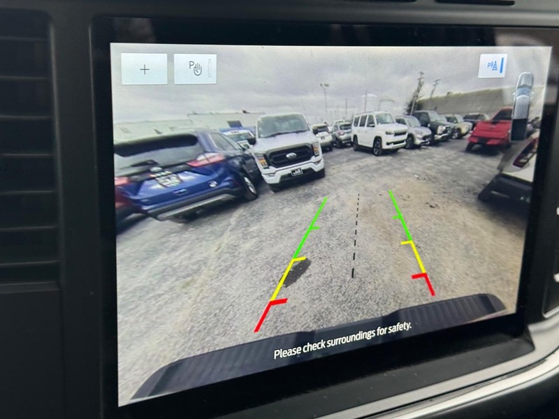 Ford F-150 Vehicle Full-screen Gallery Image 23