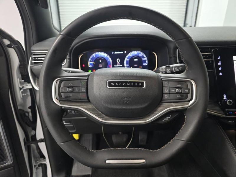 Jeep Wagoneer Vehicle Full-screen Gallery Image 04