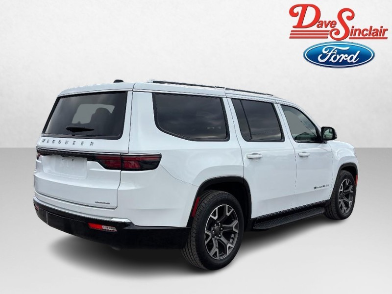 Jeep Wagoneer Vehicle Image 07