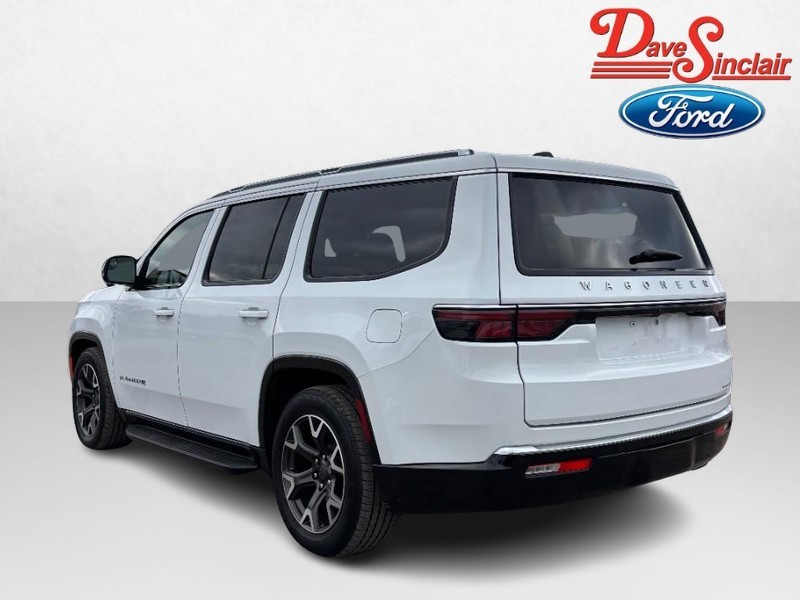 Jeep Wagoneer Vehicle Image 09