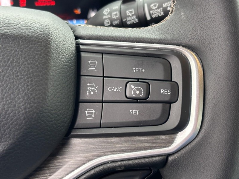 Jeep Wagoneer Vehicle Image 22