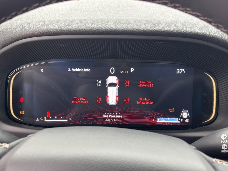 Jeep Wagoneer Vehicle Image 23