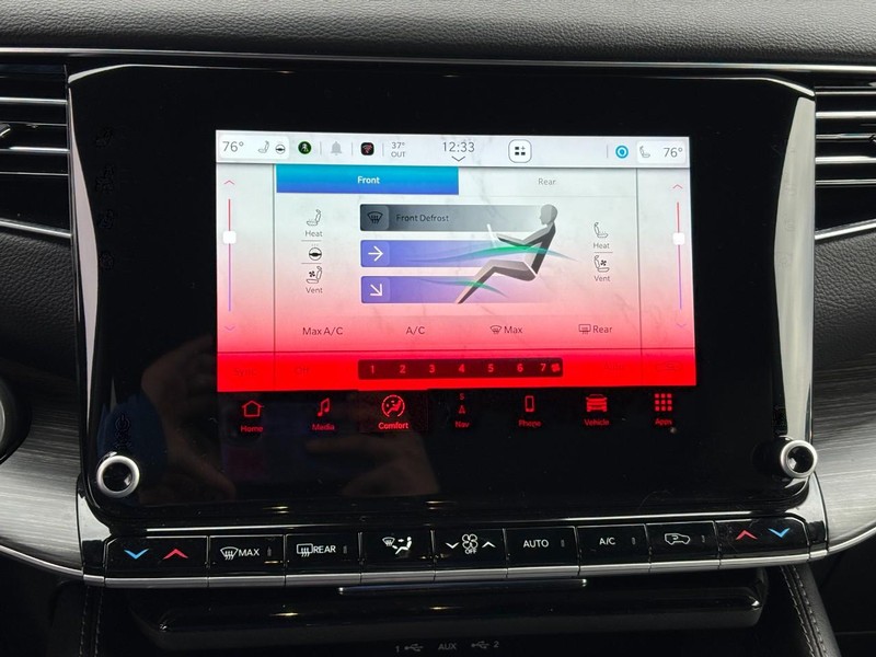 Jeep Wagoneer Vehicle Image 24