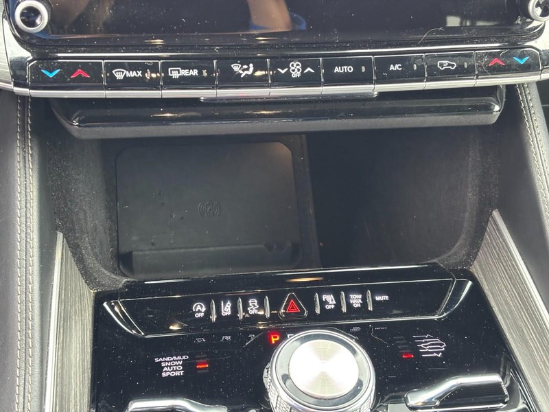 Jeep Wagoneer Vehicle Image 26