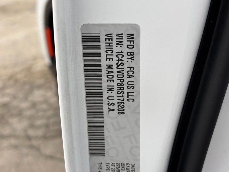 Jeep Wagoneer Vehicle Image 28