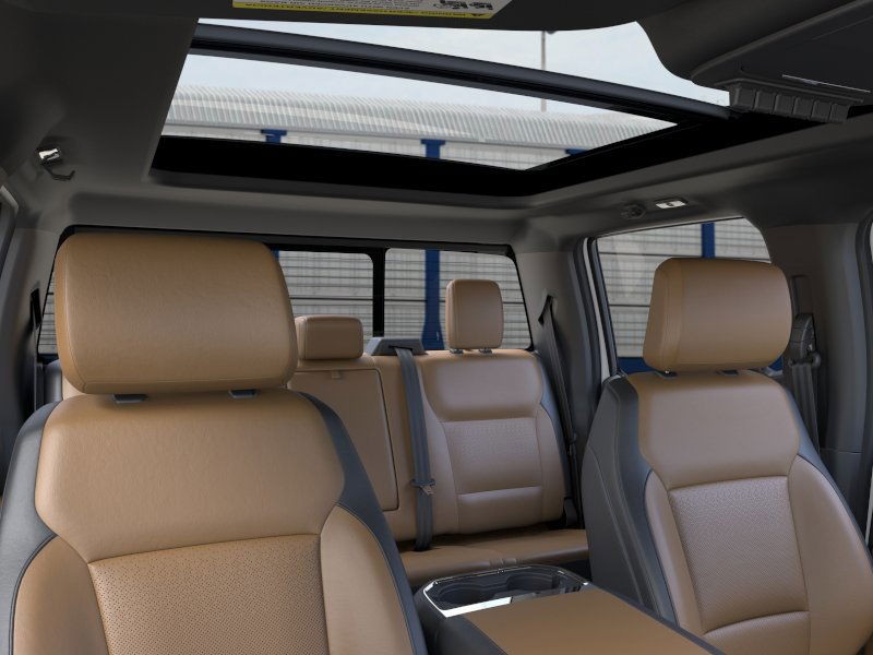 Ford Super Duty F-250 SRW Vehicle Full-screen Gallery Image 24