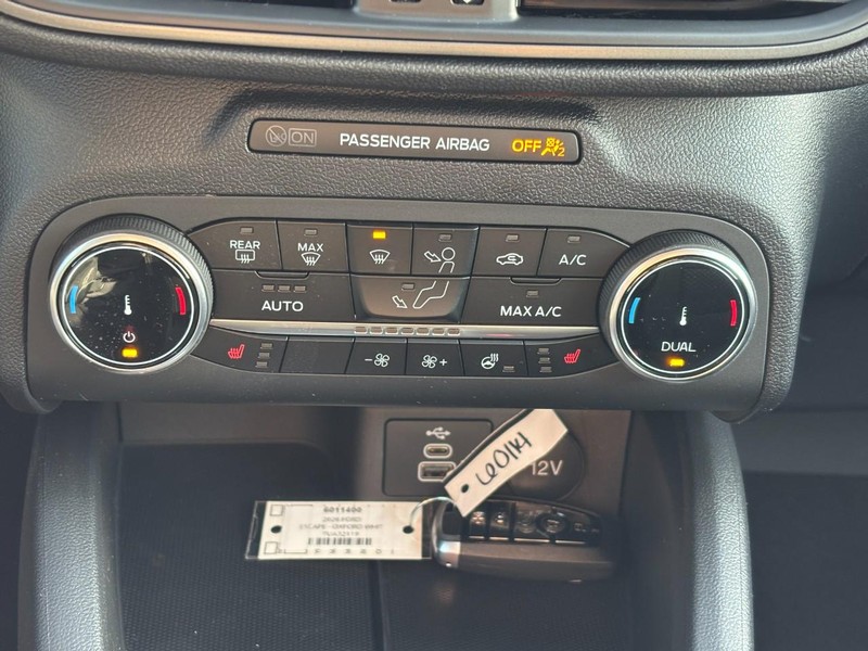 Ford Escape Vehicle Full-screen Gallery Image 26