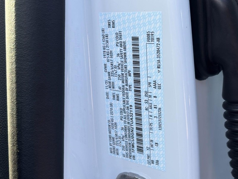 Ford Escape Vehicle Full-screen Gallery Image 27