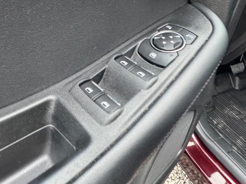 Ford Edge Vehicle Image 17