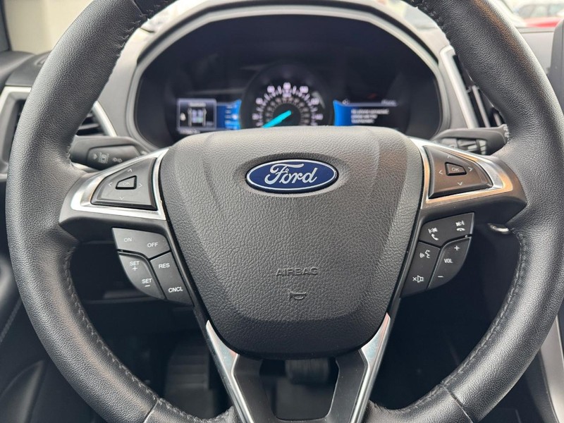Ford Edge Vehicle Image 18
