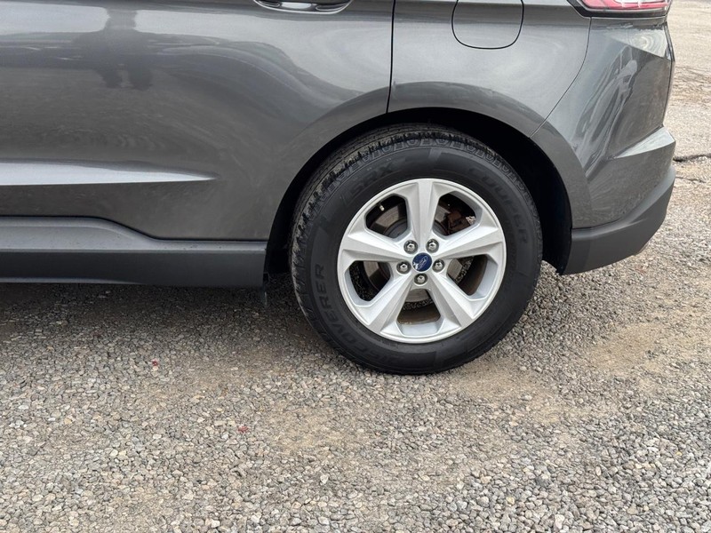 Ford Edge Vehicle Full-screen Gallery Image 11