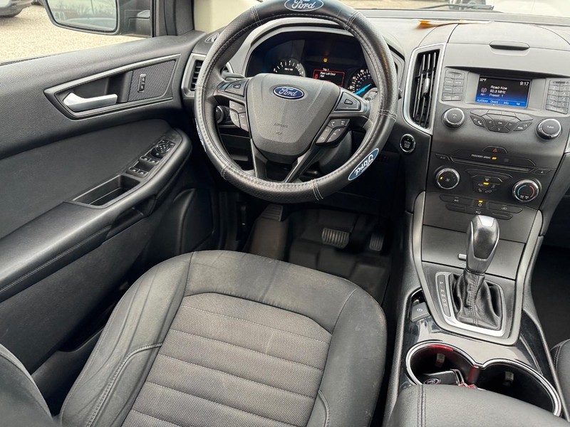 Ford Edge Vehicle Full-screen Gallery Image 13