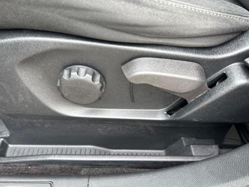 Ford Edge Vehicle Full-screen Gallery Image 16