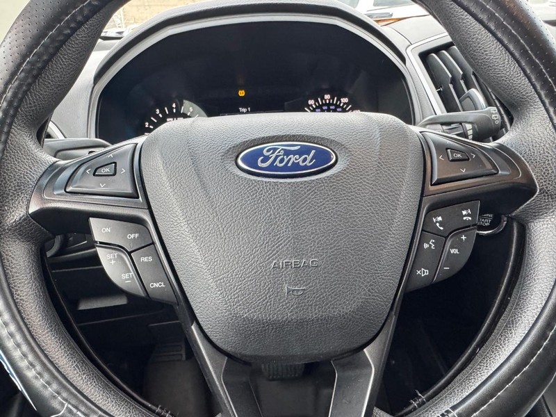 Ford Edge Vehicle Full-screen Gallery Image 18
