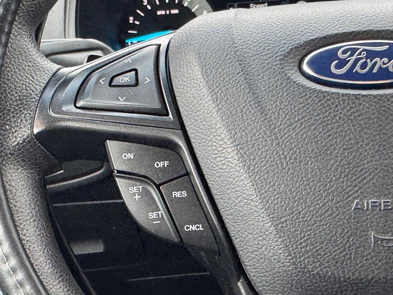 Ford Edge Vehicle Full-screen Gallery Image 19