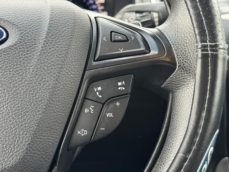 Ford Edge Vehicle Full-screen Gallery Image 20