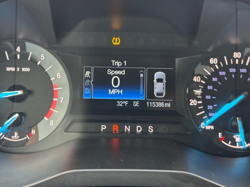 Ford Edge Vehicle Full-screen Gallery Image 22