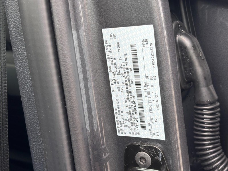 Ford F-150 Vehicle Full-screen Gallery Image 27