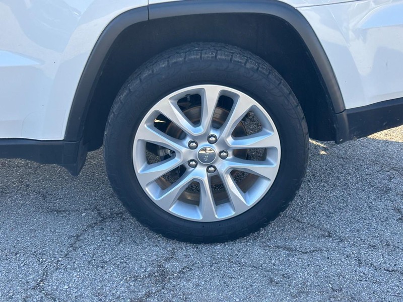 Jeep Grand Cherokee Vehicle Full-screen Gallery Image 11