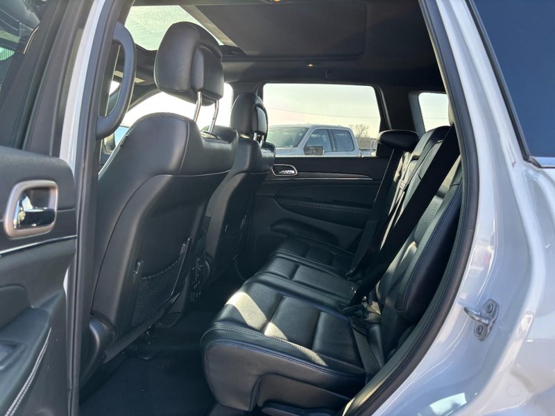 Jeep Grand Cherokee Vehicle Full-screen Gallery Image 12