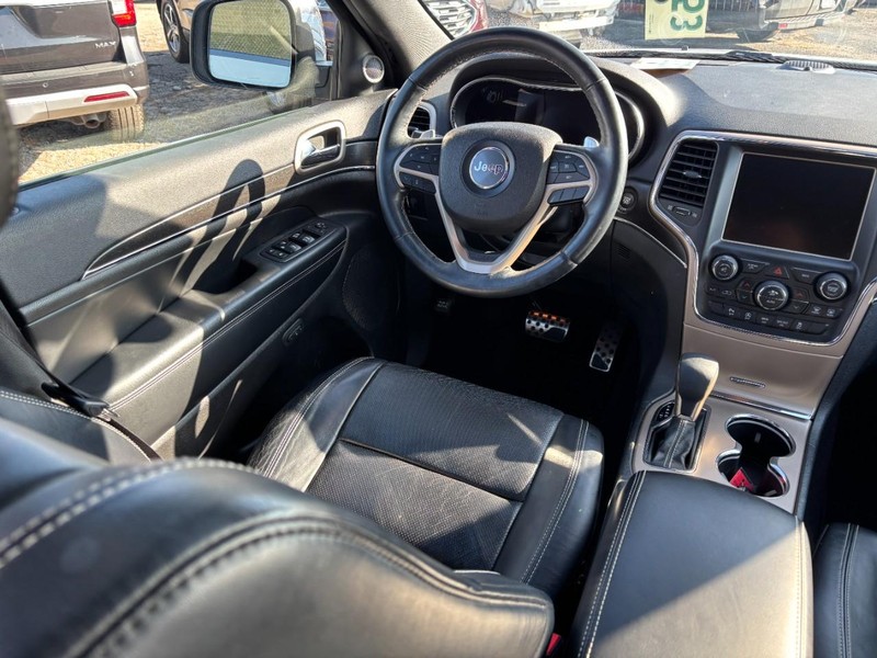 Jeep Grand Cherokee Vehicle Full-screen Gallery Image 13