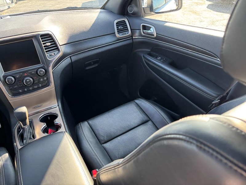 Jeep Grand Cherokee Vehicle Full-screen Gallery Image 15