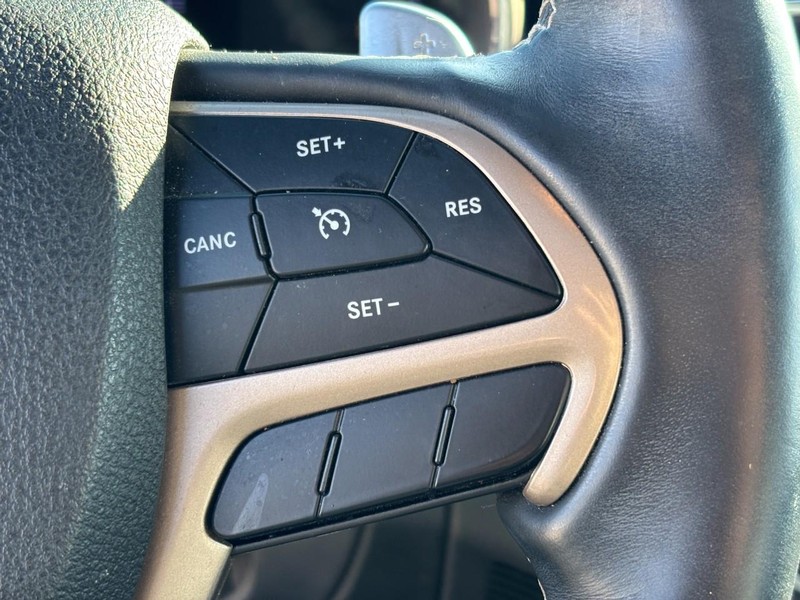 Jeep Grand Cherokee Vehicle Full-screen Gallery Image 20