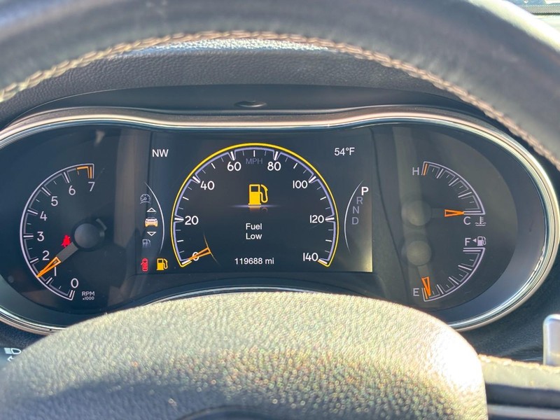 Jeep Grand Cherokee Vehicle Full-screen Gallery Image 21