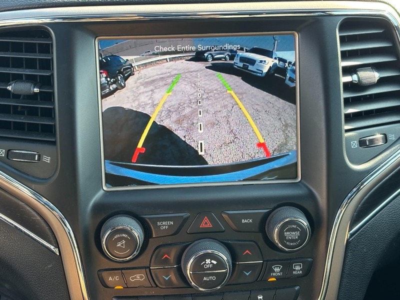 Jeep Grand Cherokee Vehicle Full-screen Gallery Image 23