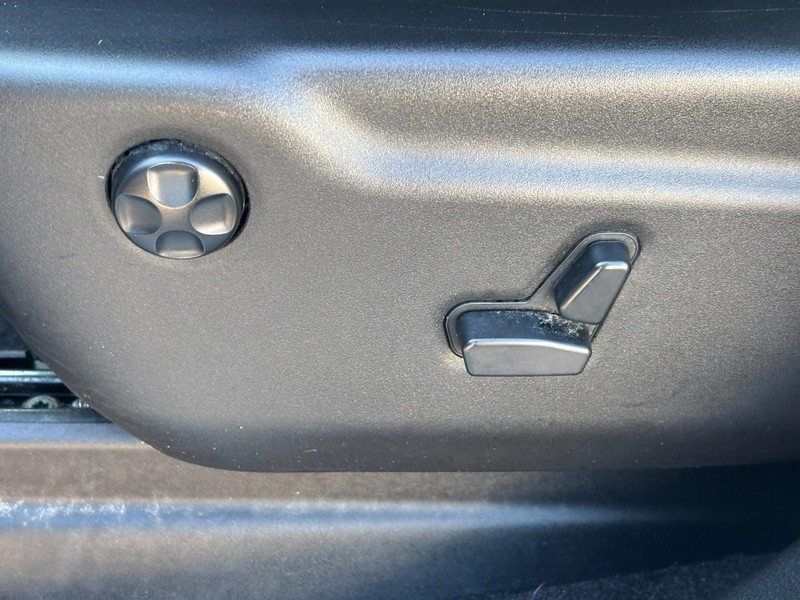 Jeep Grand Cherokee Vehicle Full-screen Gallery Image 25