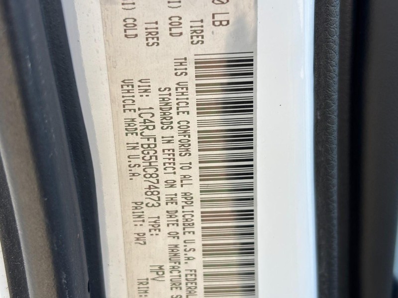 Jeep Grand Cherokee Vehicle Full-screen Gallery Image 26