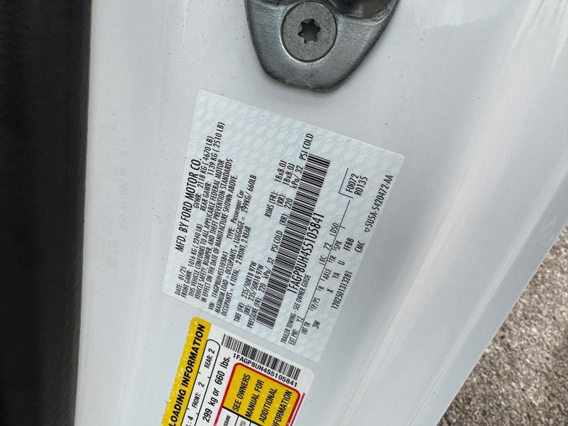 Ford Mustang Vehicle Image 24